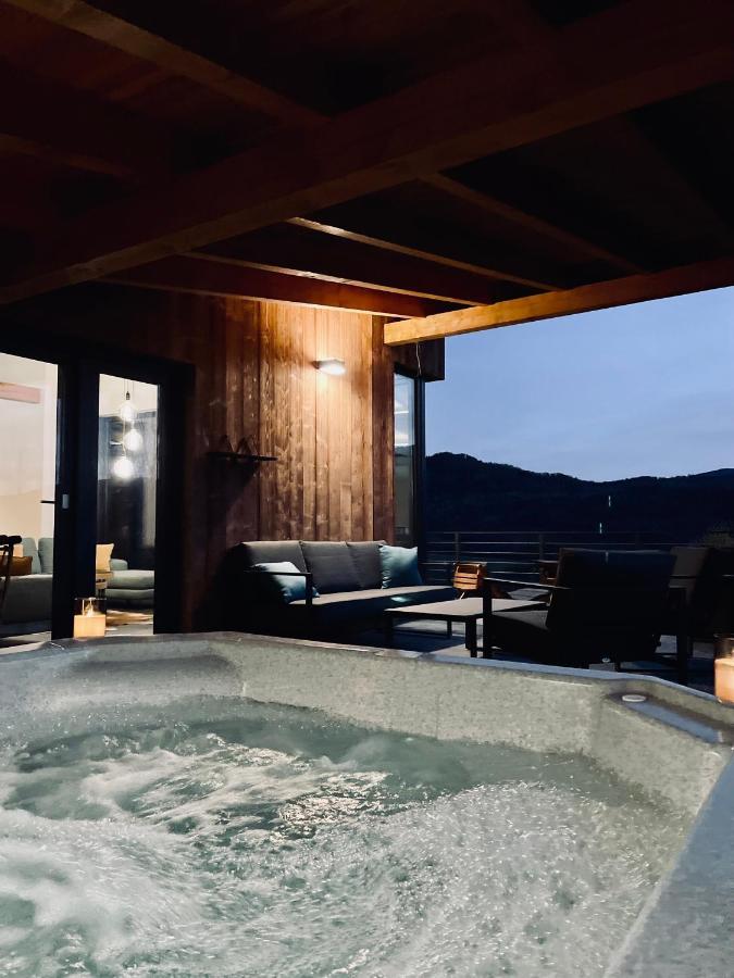 Mountain Lodge Ришнов Екстер'єр фото
